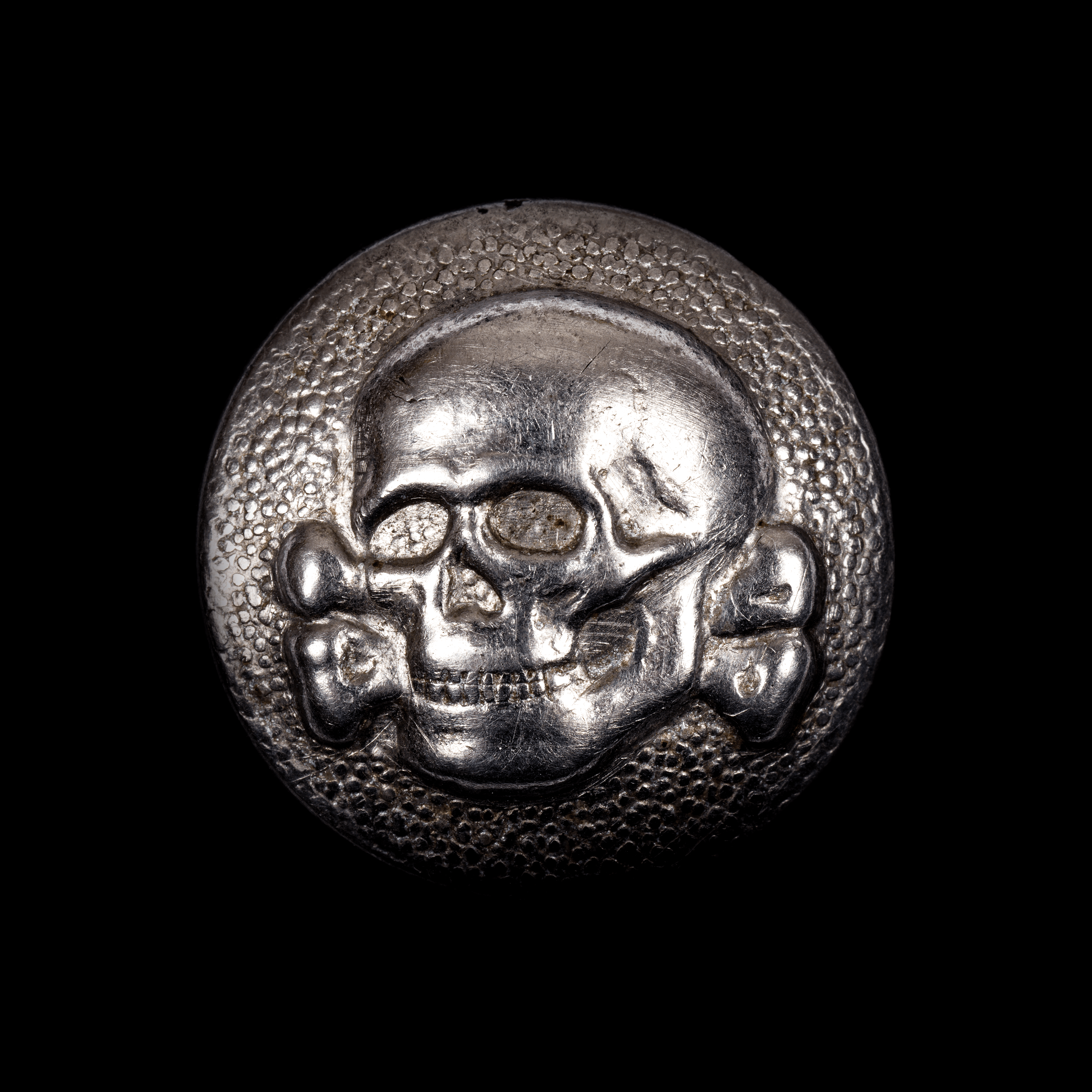 BOUTON TOTENKOPF EN MAILLECHORT DE CALOT SS-VT