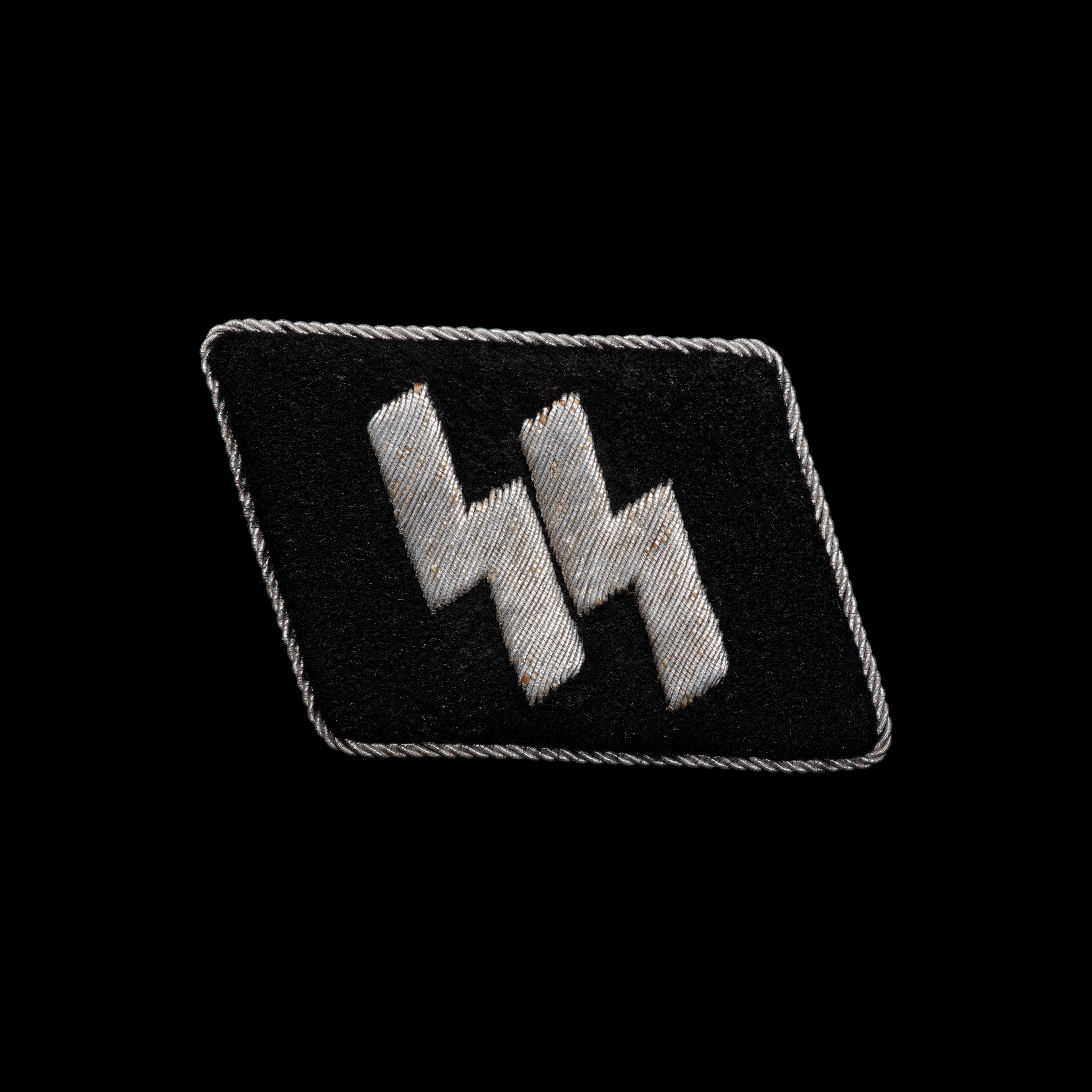 INSIGNES DE COL SS-UNTERSTURMFÜHRER